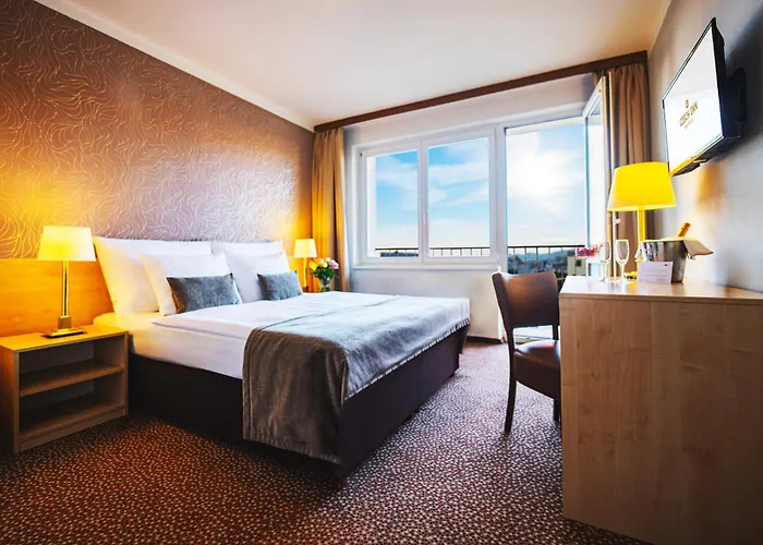 Charles Central Praag